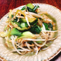 ちゃちゃまる26's cooksnap of when they made チンゲン菜ともやしときざみあげの炒め物.