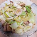 ひま母's cooksnap of when they made 鶏ももとキャベツのガリバタ炒め★.