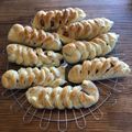 すずぼんきのっち's cooksnap of when they made ロングシャウエッセンで編み編みパン♪.