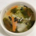 虎徹のママ's cooksnap of when they made 汁物に！余った餃子の皮がきしめん風に♪.