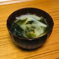 Asato★'s cooksnap of when they made 新玉ねぎとワカメの味噌汁.