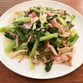 honeybo's cooksnap of when they made ♪小松菜しめじベーコンのにんにく炒め♪.