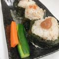 虎徹のママ's cooksnap of when they made 白いオニギリの頭に具をのせわかりやすく★.