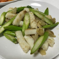 みー３２'s cooksnap of when they made 夏限定！新生姜とアスパラのあっさり炒め☆.