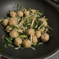クック1P2CQM☆'s cooksnap of when they made ☰中華風肉団子で、ニラともやしの炒め物☰.