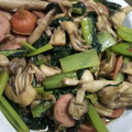 ★ほのどんママ★'s cooksnap of when they made ﾍﾙｼｰ♥小松菜とｷﾉｺの炒め♪.