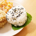 hitomi♪＊'s cooksnap of when they made 簡単！おかかとごま塩のおにぎり.