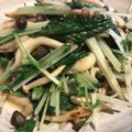 大澤りかれいかママ's cooksnap of when they made 水菜としめじのにんにくバター炒め.