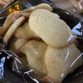 ミヤコカナヘビ's cooksnap of when they made 余った卵白が大変身⁈簡単ラングドシャ.