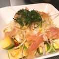 chibijuju's cooksnap of when they made 紫蘇の香りが立つ生ハムと新玉ねぎのサラダ.