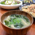 Superlittleboo's cooksnap of when they made 定番☆油揚げとわかめの味噌汁.