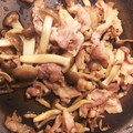 naruco♪'s cooksnap of when they made 豚肉としめじのバター醤油炒め.