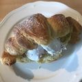 Yokchina's cooksnap of when they made 簡単めちゃウマ♡クロワッサンアイスサンド.