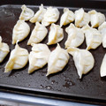 ritsuminho's cooksnap of when they made もちもち☆強力粉で手作り餃子の皮20枚分.