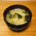 Asato★'s cooksnap of when they made えのきと玉ねぎとわかめの味噌汁.