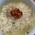 こぅちぃ's cooksnap of when they made 食べるラー油＋サッポロ一番塩＝神.
