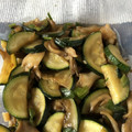 ＊ふたり花＊'s cooksnap of when they made ズッキーニと舞茸の葱ソース炒め.