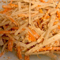 akichou's cooksnap of when they made ごぼうとにんじんのツナマヨごまサラダ.