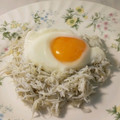 大魔女's cooksnap of when they made 釜揚げしらすのガーリック炒め☆温玉添え☆.