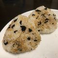 ラクラクダ's cooksnap of when they made 簡単ワカメおかかおにぎり♪美味しい〜♪.
