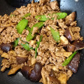 mikiiiiiii's cooksnap of when they made 豚挽肉と椎茸といんげんのオイ生姜炒め.
