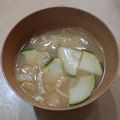 ラリー＆サラ's cooksnap of when they made 絶品！ズッキーニと油揚げの味噌汁.