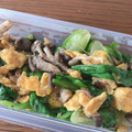 ＊ももちぃ＊'s cooksnap of when they made 超簡単☆レタスとしめじと卵のマヨ炒め.