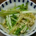 のんたんΣ's cooksnap of when they made 水菜とエノキの和え物.