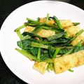 ミカ★ヅキ's cooksnap of when they made 5分で副菜♪カリカリお揚げと小松菜炒め.