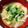 クックGG1AYL☆'s cooksnap of when they made 玉ねぎとじゃがいもと油揚げのお味噌汁.