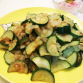 クックE662AA☆'s cooksnap of when they made ズッキーニと玉ねぎの野菜炒め.