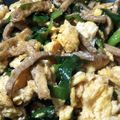 ★ほのどんママ★'s cooksnap of when they made 油揚でかさ増し！豚肉ニラ玉オイスター炒め.