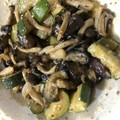 ひかりずむママ's cooksnap of when they made 簡単！ズッキーニときのこのマヨ炒め.