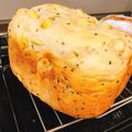 ひろたん☆1633's cooksnap of when they made HB さつまいもの黒ゴマ食パン（早焼き）.