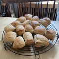 Megmonica's cooksnap of when they made 手捏ねで♡コストコっぽいディナーロール.