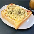 ねっちゃんっ's cooksnap of when they made とろける☆ベーコン・オニオントースト.