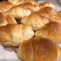 kacco88's cooksnap of when they made 難関！水分＝ホエー+牛乳のバターロール.