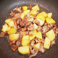 つぶしん's cooksnap of when they made 豚肉とじゃがいもの甘辛炒め.