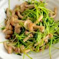みすけMG8YY4☆'s cooksnap of when they made にんにくしめじ豆苗炒め.