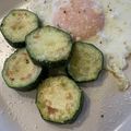 1muYuki's cooksnap of when they made 超簡単ズッキーニソテーの温泉卵.