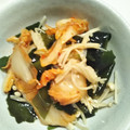 dana_375's cooksnap of when they made ズボラ小鉢☆ワカメとエノキのキムチ和え。.