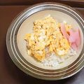チコリママ's cooksnap of when they made 大葉にんにく醤油のツナ玉丼.