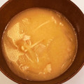 sio2ois's cooksnap of when they made 簡単♪えのきとたまねぎとベーコンのみそ汁.
