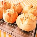 memgeg's cooksnap of when they made バジルソース利用☆チーズトッピングパン.