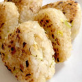 チェリム's cooksnap of when they made 揚げ玉とねぎの焼おにぎり.