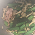 マリちゃん。's cooksnap of when they made オクラとベーコンとシメジのバター醤油炒め.