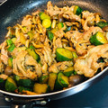 たむこん's cooksnap of when they made 豚肉と胡瓜ときのこの中華風炒め.