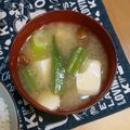 M130018's cooksnap of when they made 朝食！　オクラ　なめこ　豆腐の　味噌汁！.