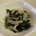 papikun's cooksnap of when they made わかめ、玉ねぎ、きゅうりの酢の物.