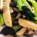 はっぴーlife♪'s cooksnap of when they made 簡単☆小松菜としめじのバター醤油炒め.